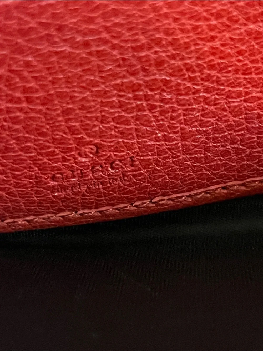Gucci Red Leather Zip Wallet with Green & Gold Logo - Picture 9 of 10